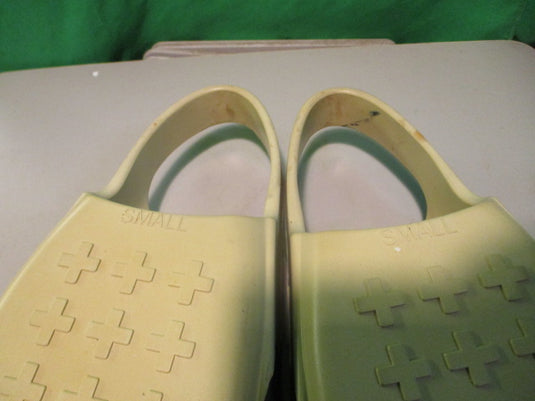 Used Yucca Small 14" Swim Fins