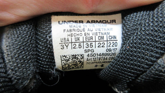 Used Under Armour LeadOff RM Baseball Cleats - Size Youth 3