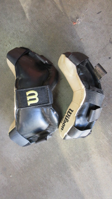 Load image into Gallery viewer, Used Wilson Umpire Mask Replacment Pads - 2QTY
