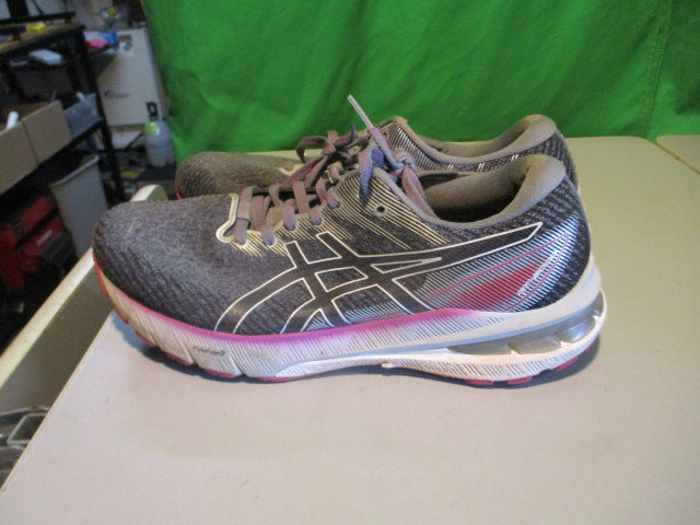 Load image into Gallery viewer, Used Asics GT-2000 Size 9.5 Running Shoes
