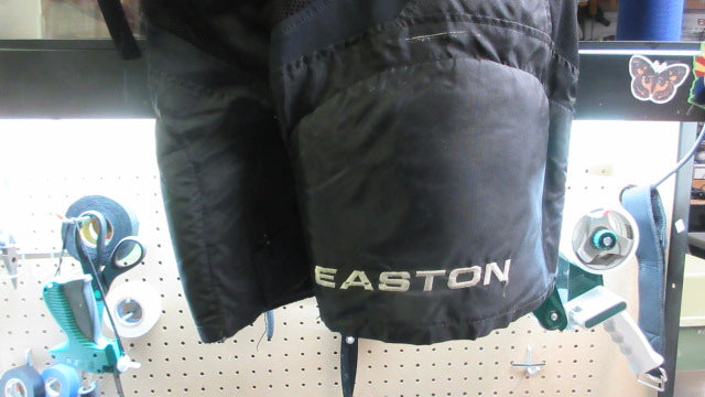 Load image into Gallery viewer, Used Easton Synergy EQ50 Hockey Breezers - Youth

