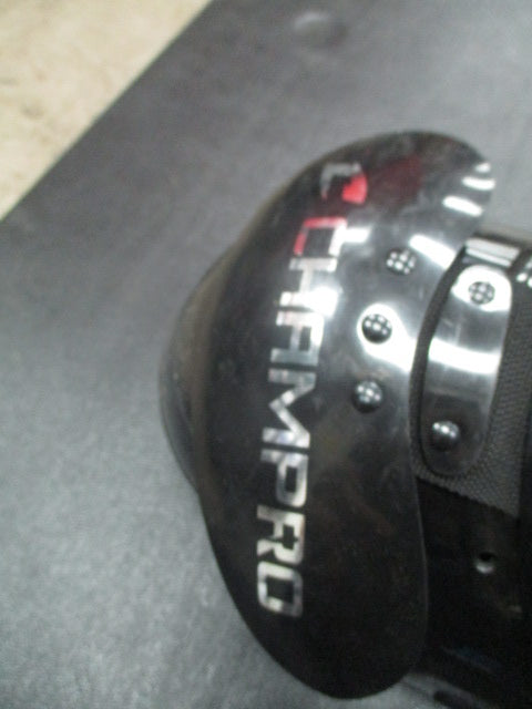 Load image into Gallery viewer, Used Champro Gauntlet 1 Youth Football Shoulder Pads Size Youth Large 100-130 lb
