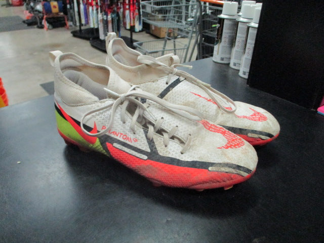 Load image into Gallery viewer, Used Nike Phantom youth Soccer cleats in white size 6Y Spikes are worn down
