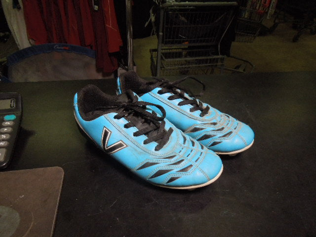 Load image into Gallery viewer, Used Victor Sierra Boys Soccer Cleats Size 5
