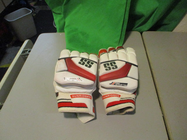 Load image into Gallery viewer, Used SS Millenium Pro Adult Cricket Batting Gloves
