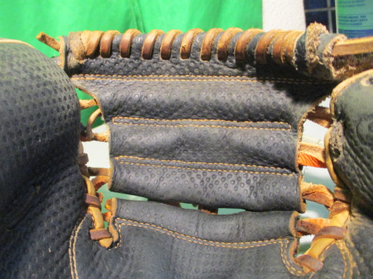 Used Wilson A2000 SuperSkin Spin Control SCM1D 33.5" Catchers Mitt