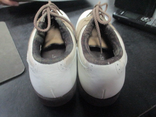 Load image into Gallery viewer, Used Foot Joy Size 5 Golf Shoes
