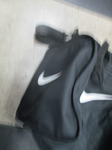 Load image into Gallery viewer, Used Nike Duffle Bag
