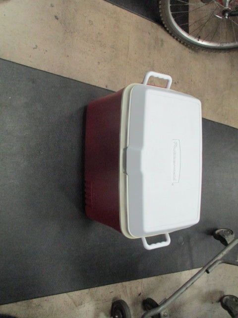 Used Rubbermaid 48 QT Ice Chest