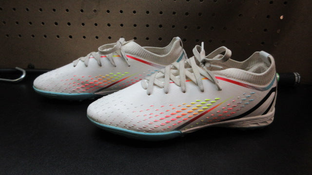 Load image into Gallery viewer, Used Indoor Soccer Shoes - Size 8.5 Wom/7 Men
