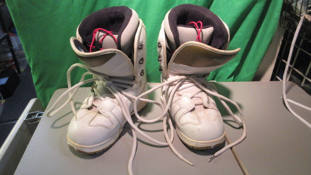 Load image into Gallery viewer, Used Vans Impression Size Womens 8 Snowboard Boots
