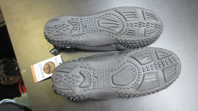 Load image into Gallery viewer, Kaka&#39;ako Kasuals Water Shoes Size 6 - Black
