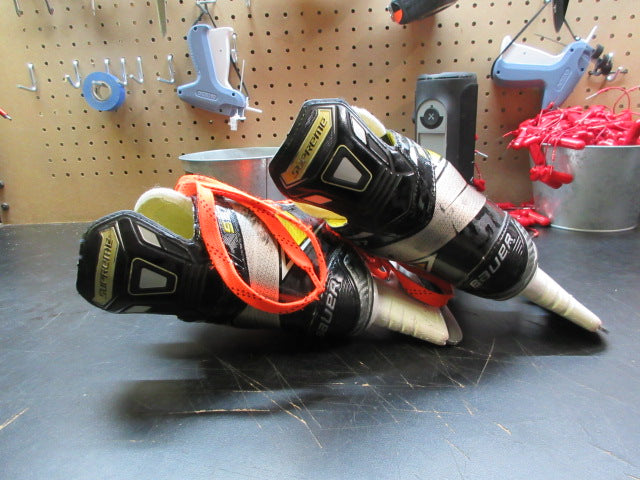 Load image into Gallery viewer, Used Bauer Supreme S37 Ice Hockey Skates - Size 4
