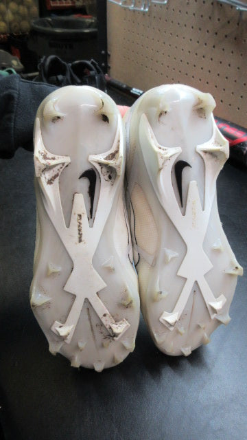 Load image into Gallery viewer, Used Nike Alpha Menace Flynit Football Cleats - Size 7
