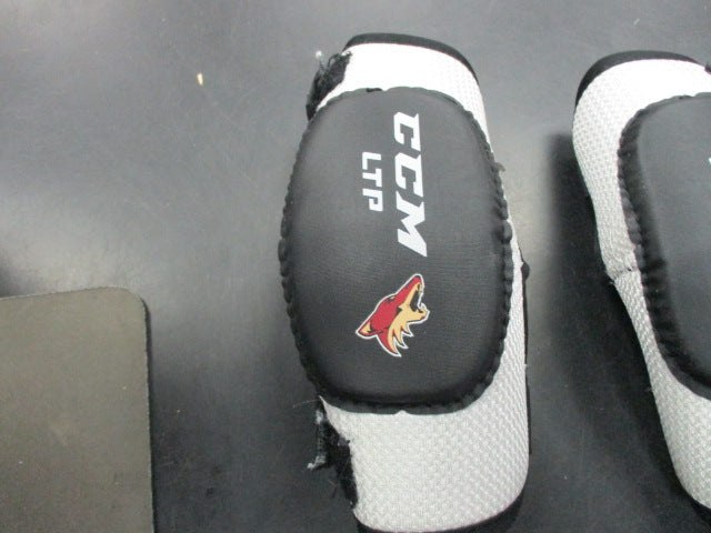 Load image into Gallery viewer, Used CCM LTP Youth Hockey Elbow Pads
