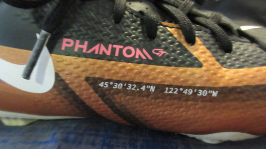 Used Nike Phantom Soccer Cleats Youth Size 4 - worn