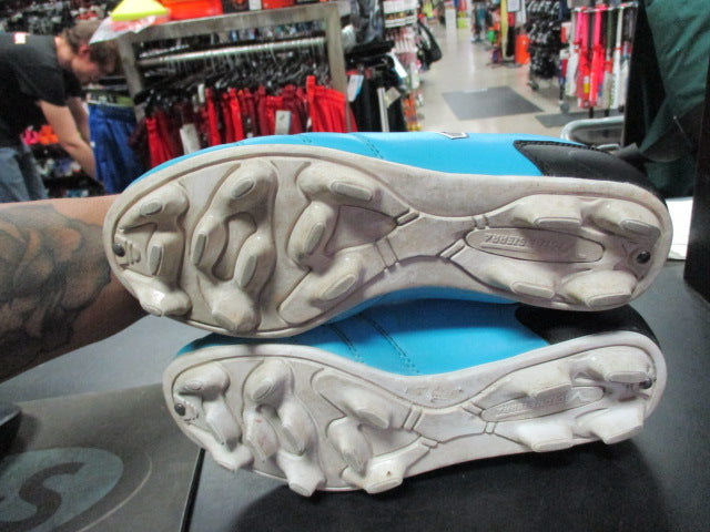 Load image into Gallery viewer, Used Victor Sierra Size 4.5 Soccer Cleats
