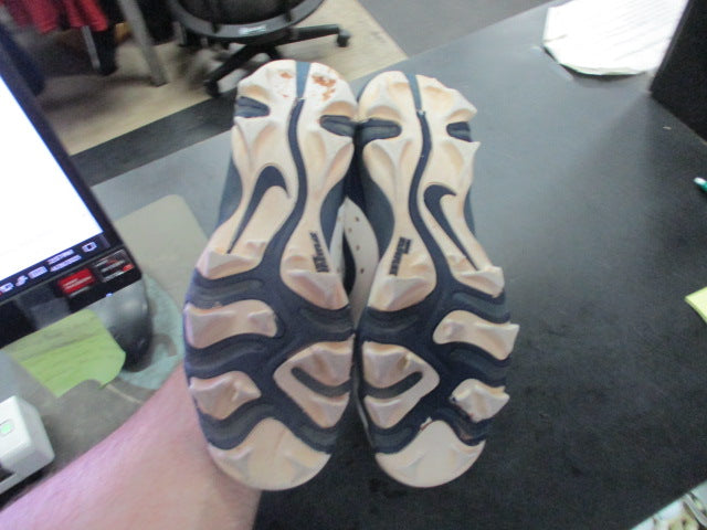 Load image into Gallery viewer, Used Nike Diamond Cleats Size 3.5
