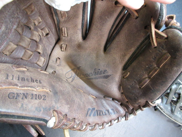 Load image into Gallery viewer, Used Mizuno Franchise 11" Professional Model Glove - RHT
