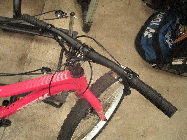 Load image into Gallery viewer, Used Trek Roscoe 8 Speed Fat Tire 24" Bike
