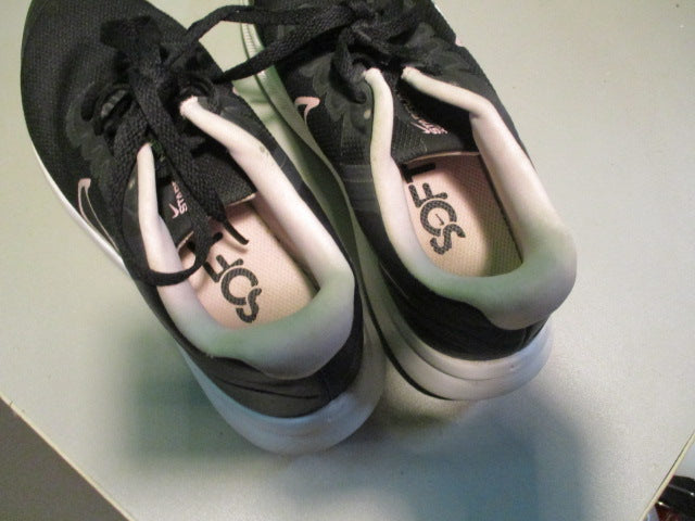 Load image into Gallery viewer, Nike RunningStar Size 4 Youth Running Shoes
