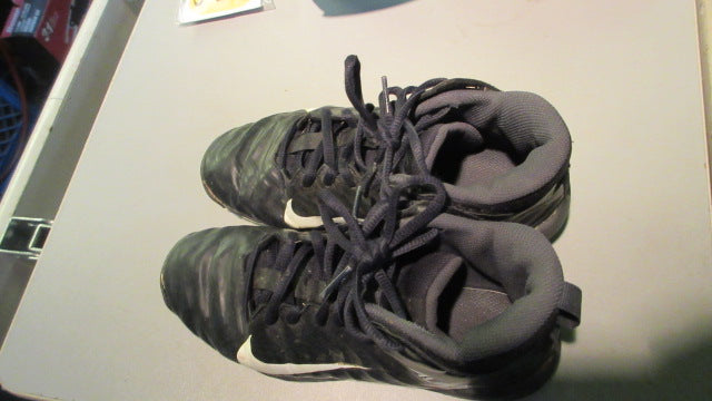 Load image into Gallery viewer, Used Nike Alpha Size 4 Cleats
