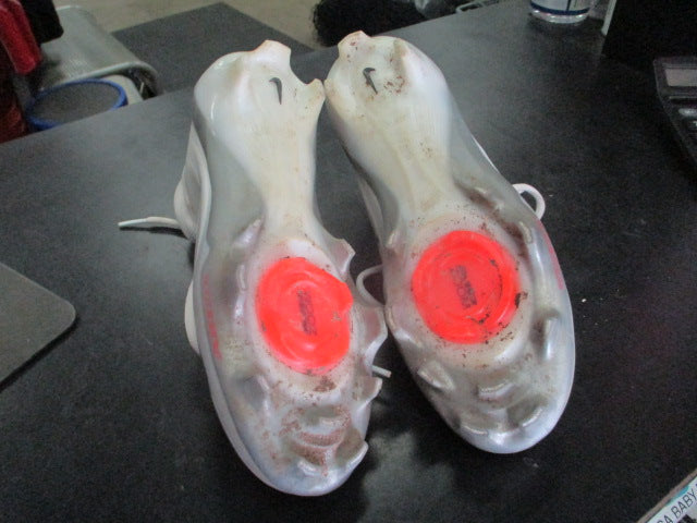 Load image into Gallery viewer, Used Nike Air Zoom Vapor 1 Football Cleats in White Size 6

