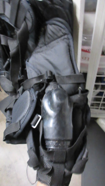Load image into Gallery viewer, Used Heaton Helite-Z Goalie Hockey Chest Protector Size Adult - straps wear
