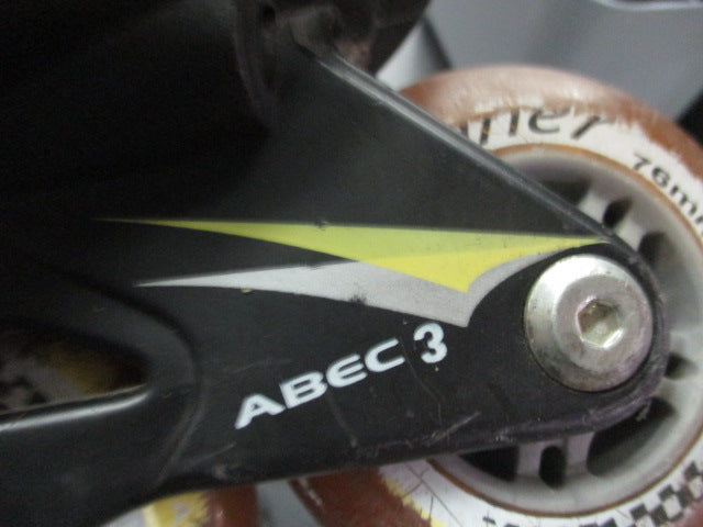Load image into Gallery viewer, Used Blade Runner Scream In-Line Skates Size 3 - Right Strap Is Broken
