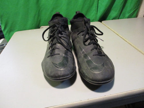 Used Nike Phantom Size Youth 6 Soccer Cleats (Has Wear)