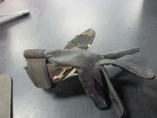 Used Under Armour Size Youth Left Hand Batting Glove