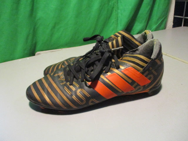 Load image into Gallery viewer, Used Adidas Nemeziz Messi Size 5.5 Soccer Cleats
