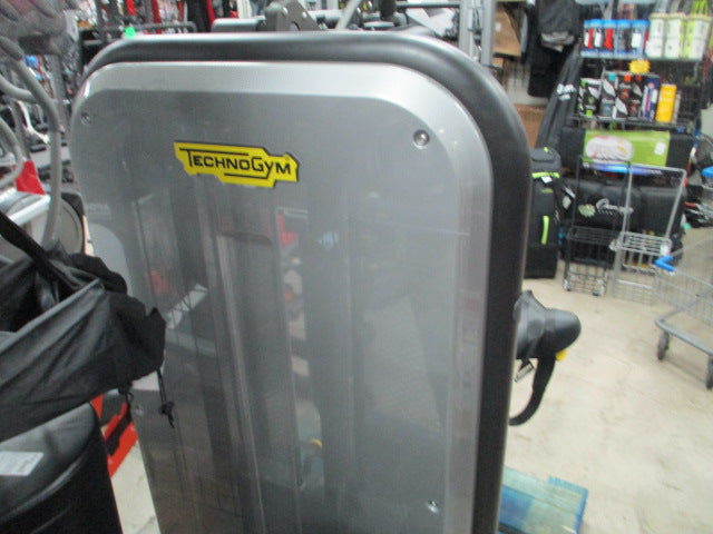Load image into Gallery viewer, Used TechnoGym Vertical Traction Lat Machine 220lb Stack
