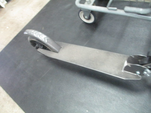 Load image into Gallery viewer, Used Big Wheel Scooter
