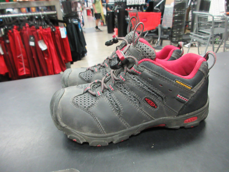 Load image into Gallery viewer, Used Keen Size 1 Waterproof Hiking Shoes
