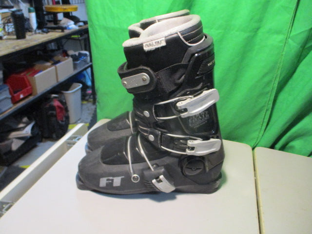 Load image into Gallery viewer, Used First Tilt First Chair Size 10.5 Downhill Ski Boots

