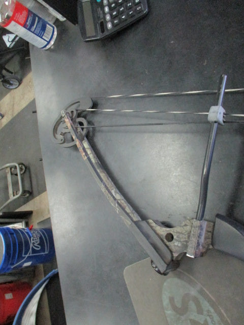 Load image into Gallery viewer, Used Genesis Compound Bow 36"
