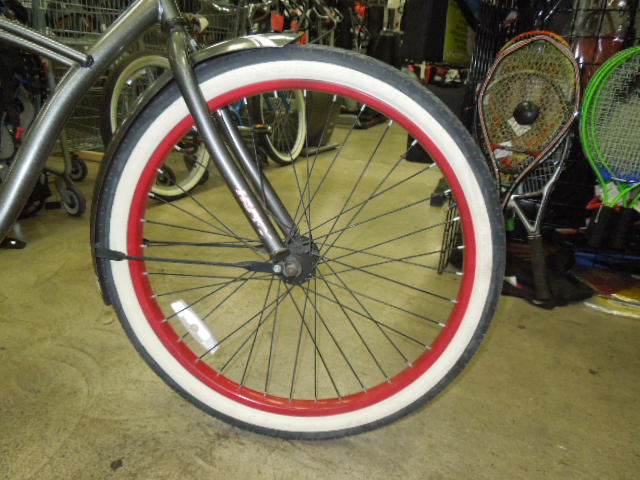 Load image into Gallery viewer, Vintage Huffy Cranbrook Mens Beach Cruiser
