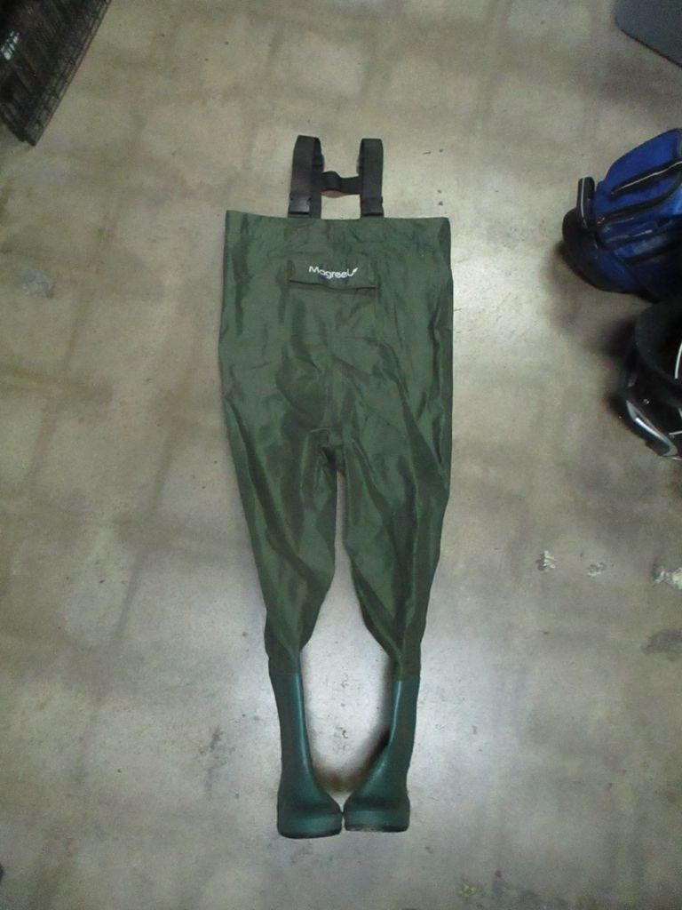 Load image into Gallery viewer, Used Magreel Chest Waders with Suspenders Size 33
