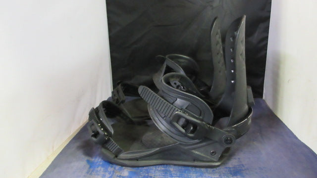 Load image into Gallery viewer, Used Strata Union Snowboard Bindings Adult Size Large - wear
