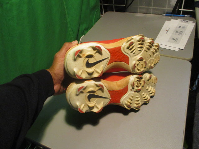 Load image into Gallery viewer, Used Nike Trout Cleats Size 8.5
