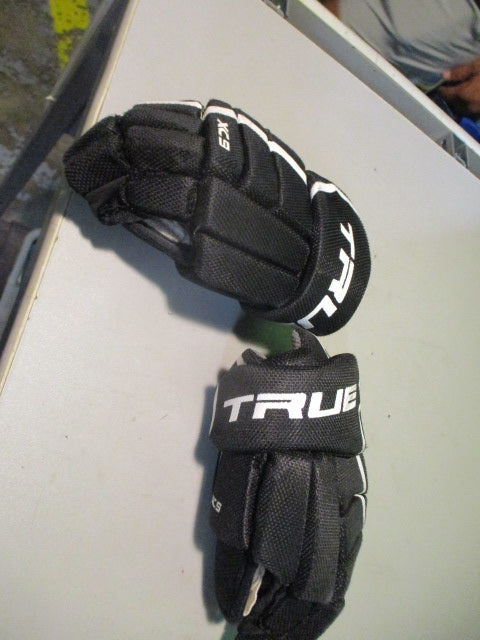 Load image into Gallery viewer, Used True XC9 10&quot; Hockey Gloves
