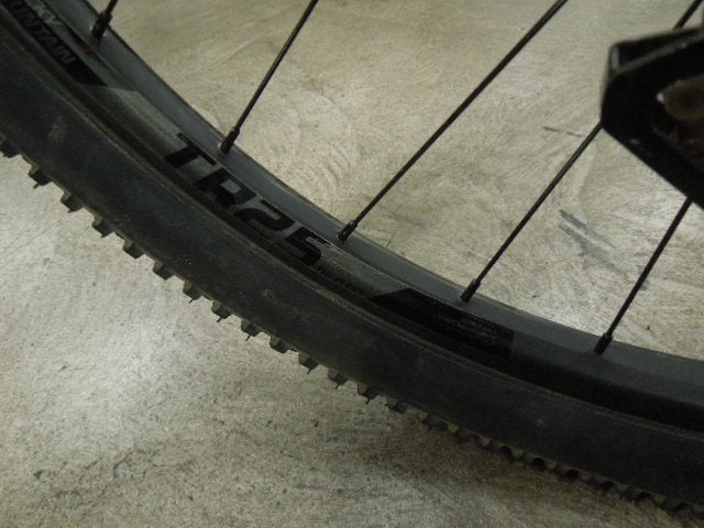 Load image into Gallery viewer, Used Rocky Mountain Fusion 10 Mountain Bike 17" 29"
