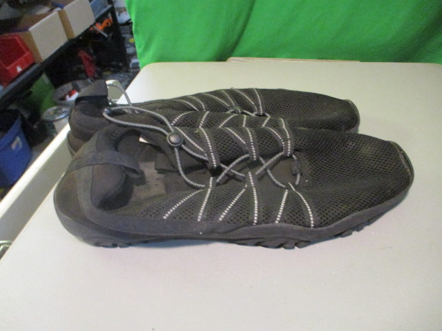 Load image into Gallery viewer, Used All In Motion Size 13 Water Shoes
