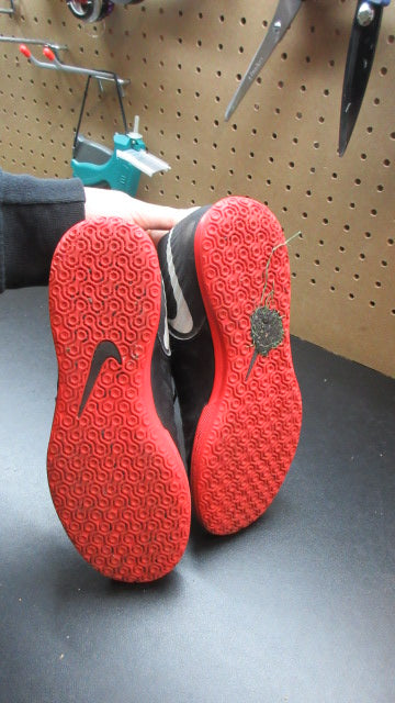 Load image into Gallery viewer, Used Nike Tiempo Indoor Soccer Shoes - Size 7

