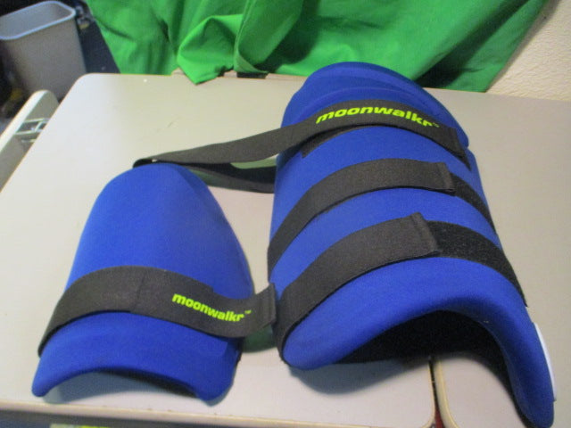 Load image into Gallery viewer, Used Moonwalkr Cricket Thigh Guards
