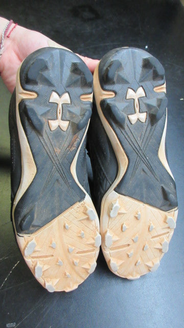 Load image into Gallery viewer, Used Under Armour Leadoff Low RM 3.0 Baseball Cleats - Size 5.5 Youth
