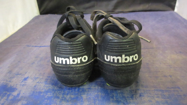 Load image into Gallery viewer, Used Umbro Soccer Cleats Youth Size 11
