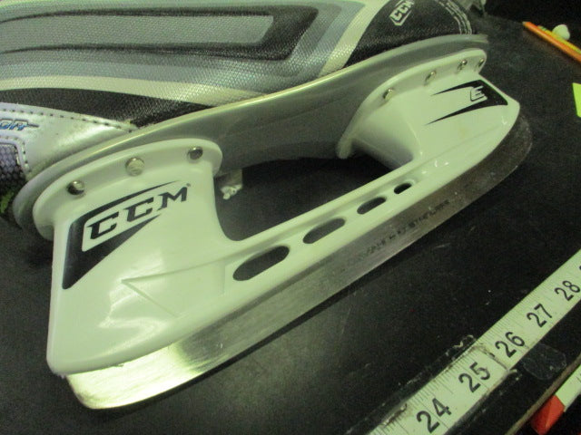 Load image into Gallery viewer, Used CCM Vector 03 Hockey Skates Size 9
