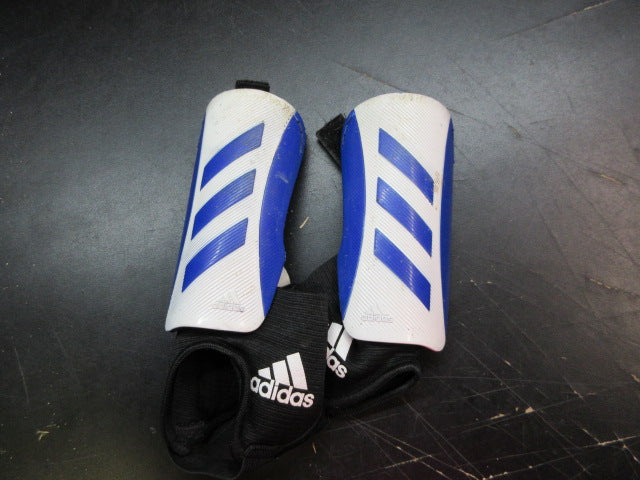 Load image into Gallery viewer, Used Adidas Soccer Shin Guards - Size Youth Small
